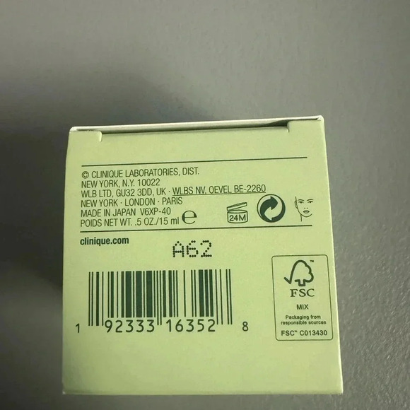 Clinique Take The Day Off Cleansing Balm Makeup Remover Mini charcoal cleansing - Picture 2 of 5